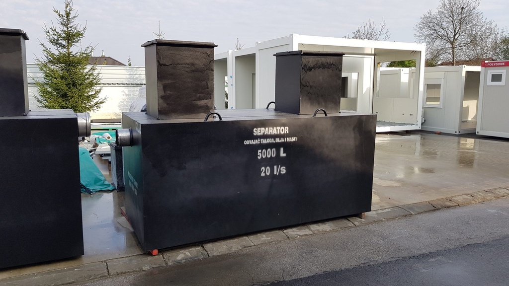 Light liquids separator